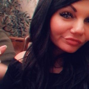 Meet your Posher, Ehella